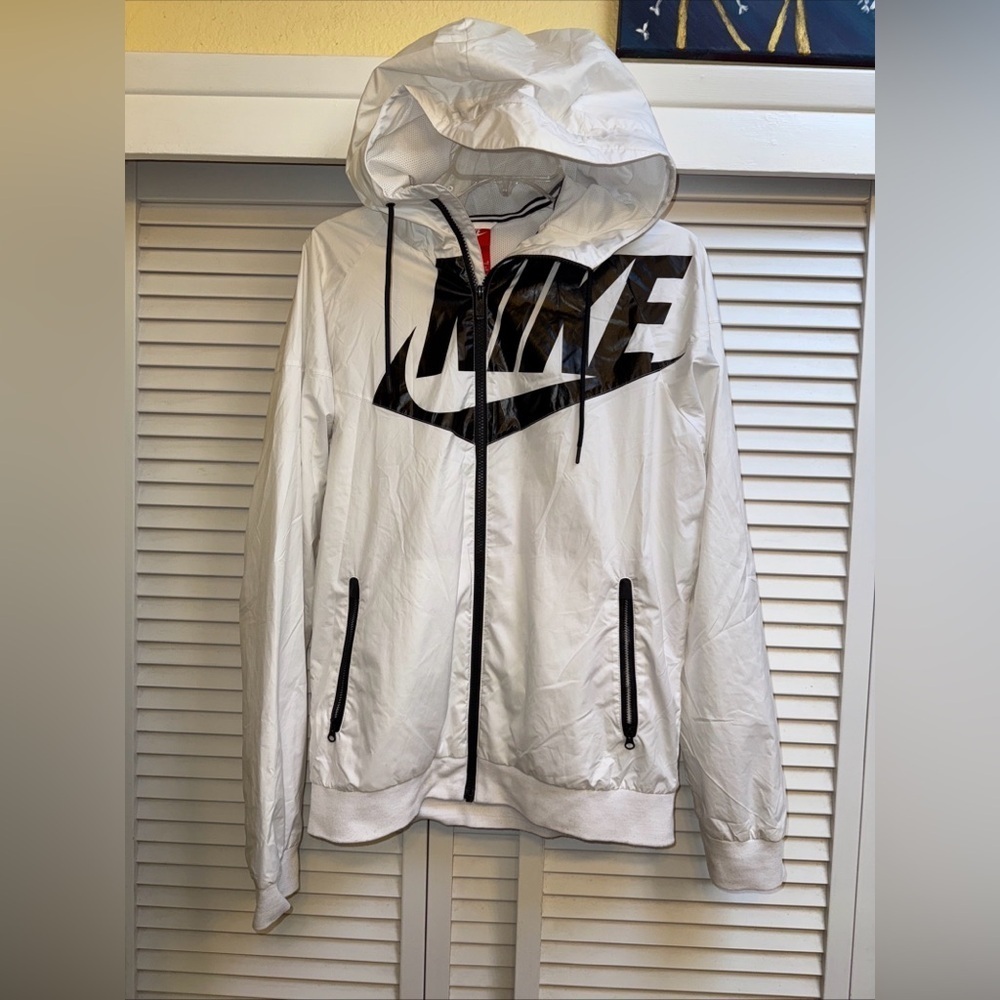 Nike White and Black Unisex M Windrunner Hooded Full
zip up Jacket